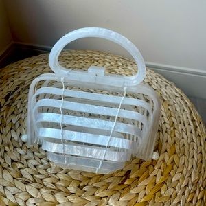 DUPE - Cult Gaia Lilleth Clutch in pearlized white